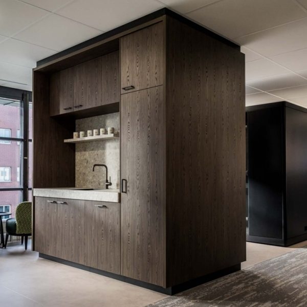 ClicWall Dainty Oak Cafe Noir 61,8x278,5 cm. ClicWall Dainty Oak Cafe Noir 61,8x278,5 cm.